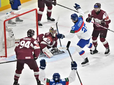 Sebastián Čederle sa teší po strelenom góle v zápase Slovensko - Lotyšsko v skupine A na MS v hokeji 2025.