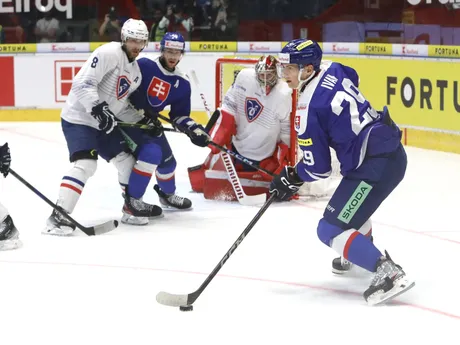 Michal Ivan (Slovensko) pred bránkou Francúzska