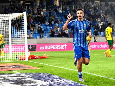 David Strelec (Slovan) sa teší zo štvrtého gólu