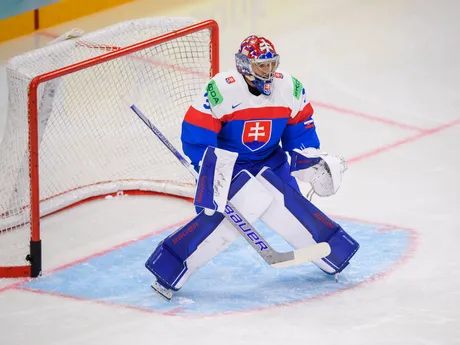 Brankár Samuel Hlavaj pred zápasom Slovensko - Švédsko v skupine A na MS v hokeji 2025.