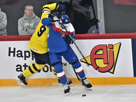 Samuel Takáč v zápase Slovensko - Švédsko v skupine A na MS v hokeji 2025.
