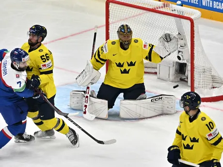 Mário Grman v zápase Slovensko - Švédsko v skupine A na MS v hokeji 2025.