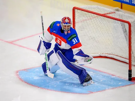 Brankár Samuel Hlavaj pred zápasom Slovensko - Slovinsko v skupine A na MS v hokeji 2025.