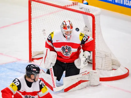 Brankár David Kickert v zápase Slovensko - Rakúsko v skupine A na MS v hokeji 2025.