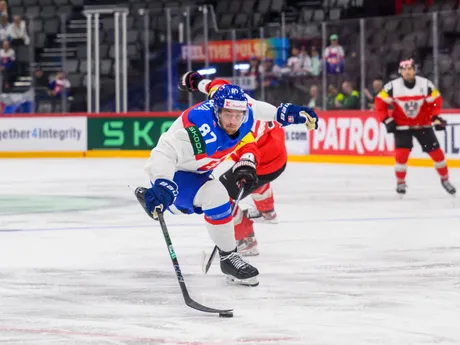 Pavol Regenda v zápase Slovensko - Rakúsko v skupine A na MS v hokeji 2025.