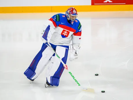 Samuel Hlavaj pred zápasom Slovensko - Francúzsko na MS v hokeji 2025. 