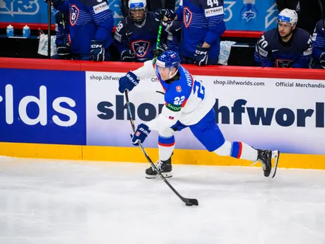 Samuel Kňažko v zápase Slovensko - Francúzsko na MS v hokeji 2025. 