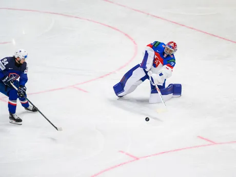 Samuel Hlavaj v zápase Slovensko - Francúzsko na MS v hokeji 2025. 