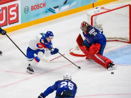 Samuel Honzek v zápase Slovensko - Francúzsko na MS v hokeji 2025. 
