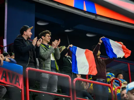 Fanúšikovia v zápase Slovensko - Francúzsko na MS v hokeji 2025.