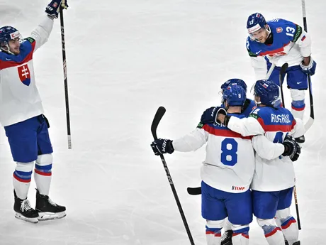 Gólová radosť slovenských hokejistov  počas zápasu základnej A-skupiny Slovensko - Francúzsko na MS v hokeji 2025. 