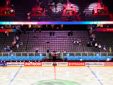 Fanúšikovia v Avicii Arena pred zápasom Slovensko - Kanada v skupine A na MS v hokeji 2025.