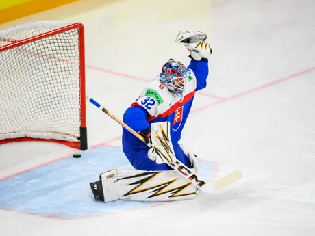 Brankár Patrik Rybár pred zápasom Slovensko - Kanada v skupine A na MS v hokeji 2025.