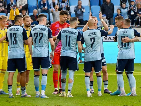Juraj Kucka (Slovan) sa lúči s hráčskou kariérou so spoluhráčmi a fanúšikmi v záverečnom 10. kole nadstavbovej časti Niké ligy v skupine o titul ŠK Slovan Bratislava - FC Košice.