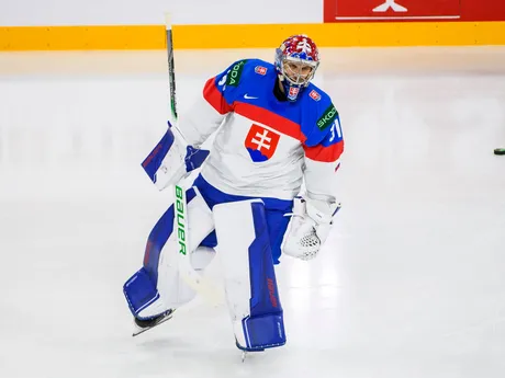 Brankár Samuel Hlavaj pred zápasom Slovensko - Lotyšsko v skupine A na MS v hokeji 2025.