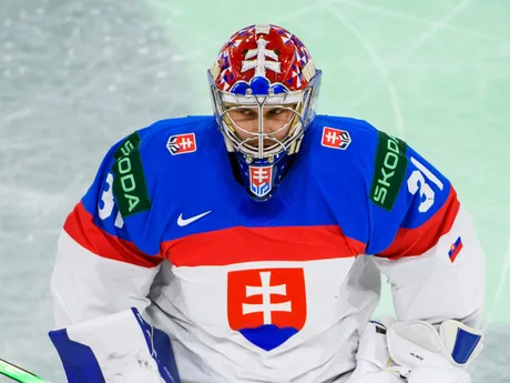 Brankár Samuel Hlavaj pred zápasom Slovensko - Lotyšsko v skupine A na MS v hokeji 2025.