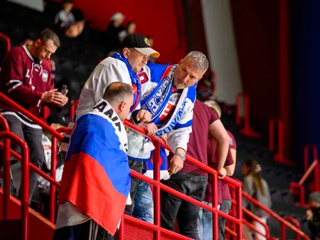 Slovenskí fanúšikovia počas zápasu Slovensko - Lotyšsko v skupine A na MS v hokeji 2025.