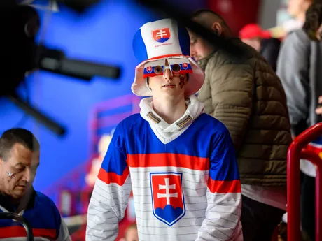 Slovenskí fanúšikovia počas zápasu Slovensko - Lotyšsko v skupine A na MS v hokeji 2025.