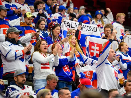 Fanúšikovia počas zápasu Slovensko - Lotyšsko v skupine A na MS v hokeji 2025.