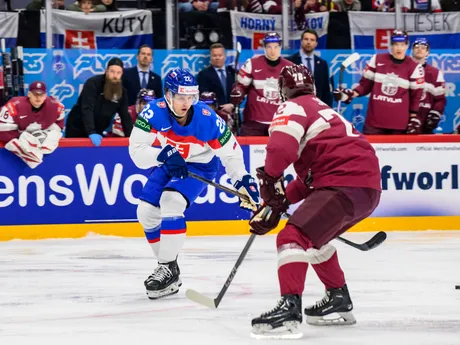 Samuel Kňažko v zápase Slovensko - Lotyšsko v skupine A na MS v hokeji 2025.