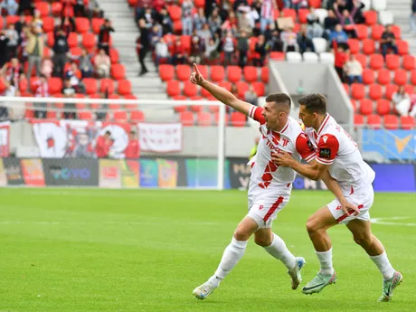 Na snímke vľavo Lukáš Skovajsa (Trenčín) a Jakub Holúbek (Trenčín) sa tešia po góle počas 2. zápasu v baráži o Niké ligu AS Trenčín - FC ViOn Zlaté Moravce.