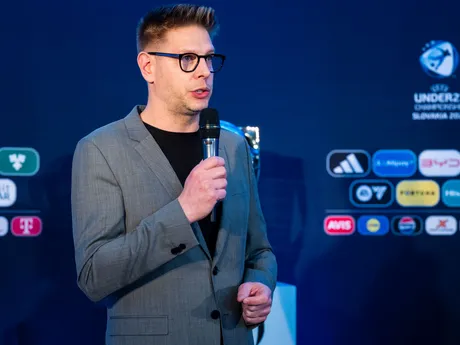 Marketingový riaditeľ Slovenského futbalového zväzu (SFZ) Lukáš  Donoval počas tlačovej konferencie pred ME vo futbale do 21 rokov 2025 (EURO U21 2025).