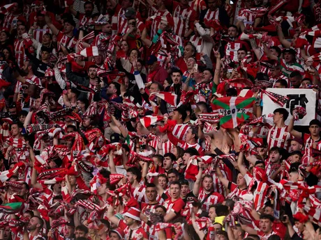 Fanúšikovia Bilbaa počas odvety semifinále Európskej ligy: Manchester United - Athletic Bilbao.