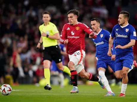 Manuel Ugarte (vľavo) počas odvety semifinále Európskej ligy: Manchester United - Athletic Bilbao.