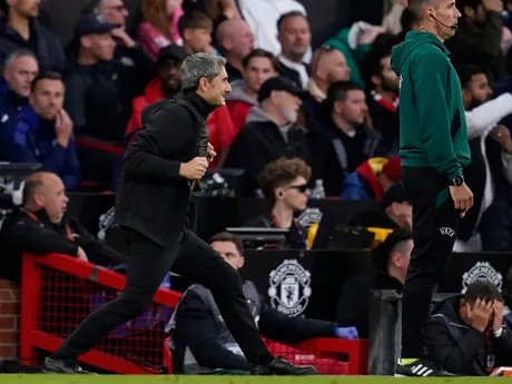 Tréner Bilbaa Ernesto Valverde oslavuje gól počas odvety semifinále Európskej ligy: Manchester United - Athletic Bilbao.