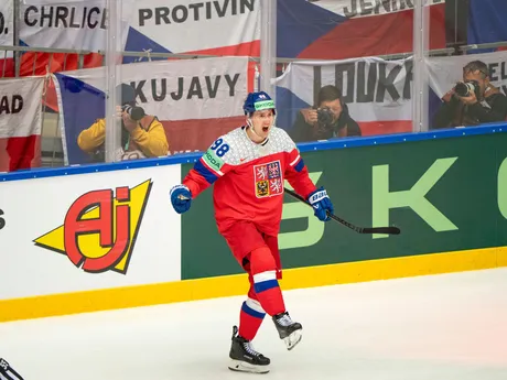 Útočník Česka Martin Nečas v zápase skupiny B na MS v hokeji 2025: Česko - USA.