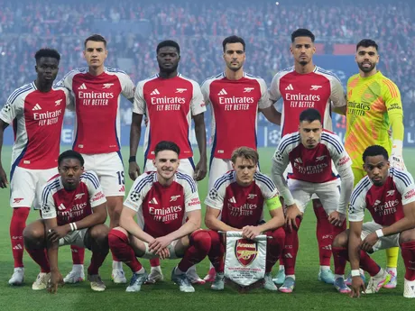 Tím Arsenalu počas odvetného zápasu semifinále Ligy majstrov Paríž St. Germain - Arsenal FC. 