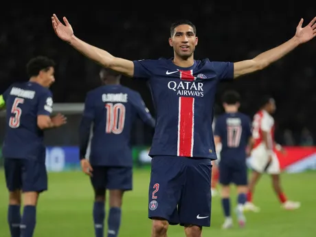 Achraf Hakimi sa teší po strelenom góle v zápase Paríž St. Germain - Arsenal FC v odvete semifinále Ligy majstrov.