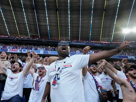 Fanúšikovia PSG pred zápasom Paríž St. Germain - Inter Miláno vo finále Ligy majstrov. 