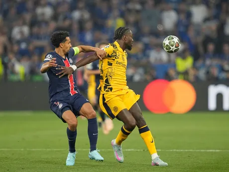 Marcus Thuram a Marquinhos počas zápasu Paríž St. Germain - Inter Miláno vo finále Ligy majstrov. 