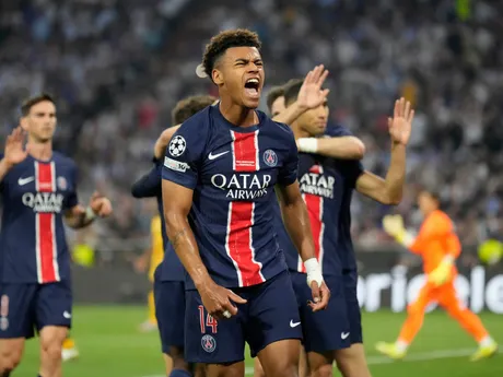 Desire Doué oslavuje gól počas zápasu Paríž St. Germain - Inter Miláno vo finále Ligy majstrov. 