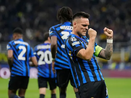 Lautaro Martinez oslavuje gól počas odvetného zápasu semifinále Ligy majstrov Inter Miláno - FC Barcelona. 
