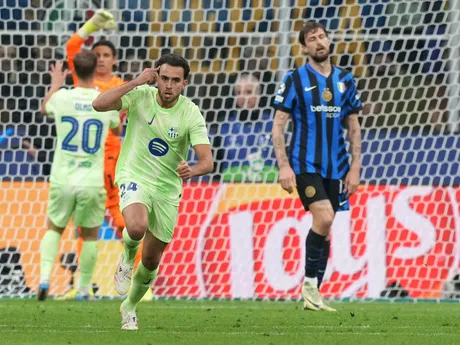 Eric Garcia oslavuje gól počas odvetného zápasu semifinále Ligy majstrov Inter Miláno - FC Barcelona. 