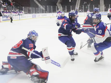 Michal Svrček v šanci  v zápase o bronz Slovensko - USA na MS 18 v hokeji.