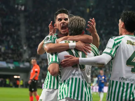 Hráči Betisu oslavujú gól vo finále Konferenčnej ligy Real Betis - Chelsea