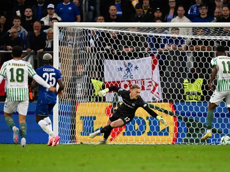 Abde Ezzalzouli strieľa gól vo finále Konferenčnej ligy Real Betis - Chelsea