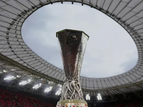 Trofej pre víťaza Európskej ligy pred finálovým zápasom Tottenham Hotspur - Manchester United.