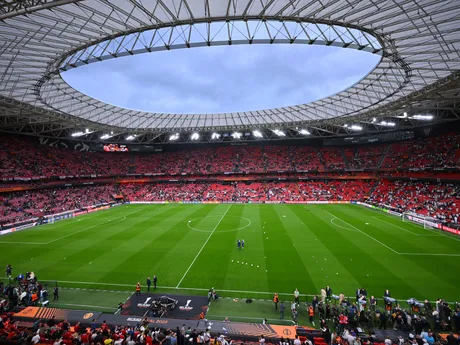 Štadión Estadio San Mamés v Bilbau pred zápasom Tottenham Hotspur - Manchester United vo finále Európskej ligy 2024/2025.