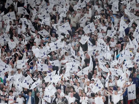 Fanúšikovia Tottenhamu v zápase Tottenham Hotspur - Manchester United vo finále Európskej ligy 2024/2025.