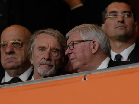 Sir Alex Ferguson v zápase Tottenham Hotspur - Manchester United vo finále Európskej ligy 2024/2025.