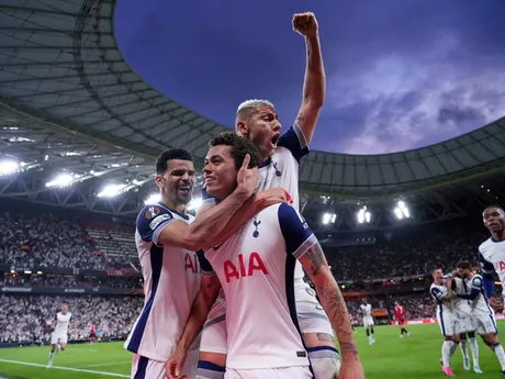 Brennan Johnson oslavuje gól v zápase Tottenham Hotspur - Manchester United vo finále Európskej ligy 2024/2025.