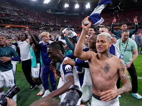Futbalisti Tottenhamu sa tešia z výhry po finálovom zápase Európskej ligy Tottenham Hotspur - Manchester United.
