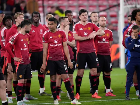Sklamaní hráči Manchestru United po prehre vo finálovom zápase Európskej ligy Tottenham Hotspur - Manchester United.