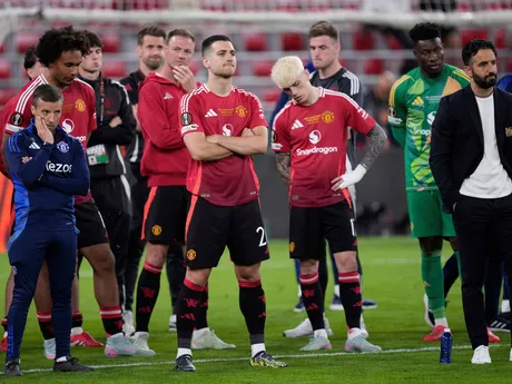 Sklamaní hráči Manchestru United po prehre vo finálovom zápase Európskej ligy Tottenham Hotspur - Manchester United.