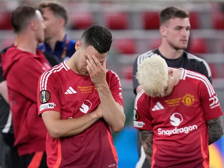 Sklamaní hráči Manchestru United po prehre vo finálovom zápase Európskej ligy Tottenham Hotspur - Manchester United.