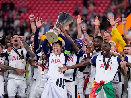 Futbalisti Tottenhamu oslavujú víťazstvo vo finále Európskej ligy nad Manchestrom United.